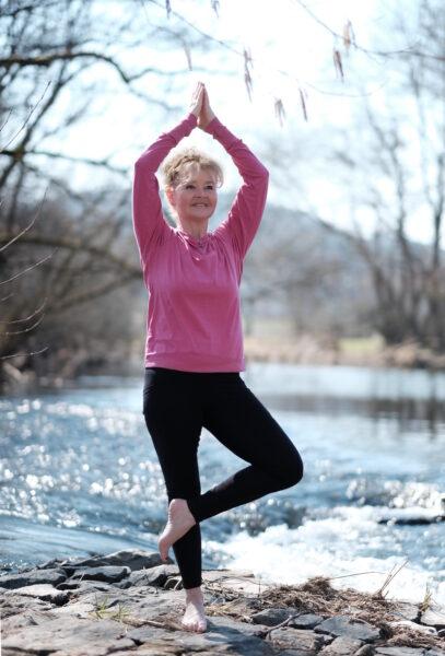 Iris Dietrich - YOGA-Lehrerin und Meditationsleiterin Naturerlebnis YOGA