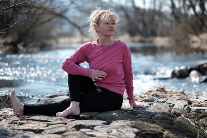 Iris Dietrich - YOGA-Lehrerin und Meditationsleiterin Naturerlebnis YOGA